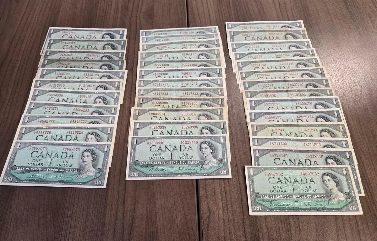 (37) 1954 Bank of Canada One Dollar Banknotes (16 Beattie/Rasminsky, 13 Bouey/Rasminsky, 4 Lawson/Bouey & 4 Beattie/Coyne)
UNRESERVED