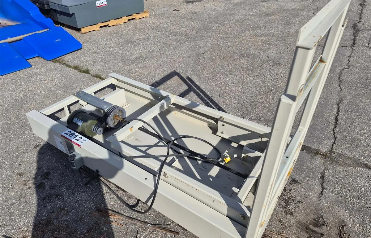 Savaria 750 lb Vertical Platform Lift
UNRESERVED