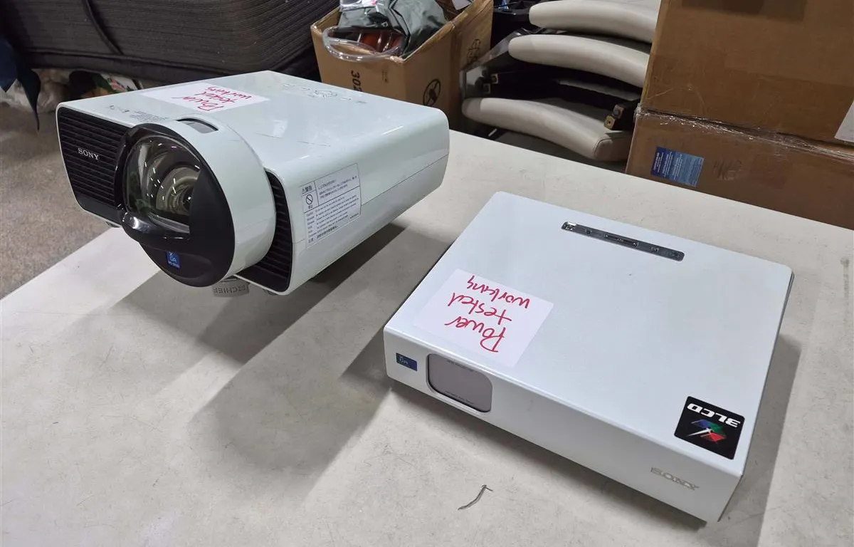 (2) Sony 3LCD Projectors
UNRESERVED