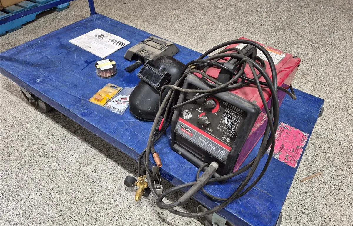 Lincoln Electric Weld-Pak 100 MIG Welder Kit
UNRESERVED