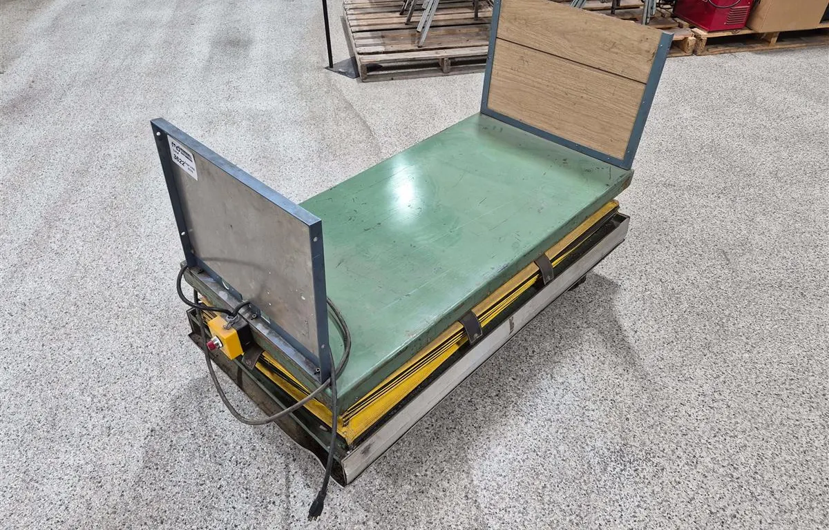 American M-1070 Scissor Lift Table
UNRESERVED
