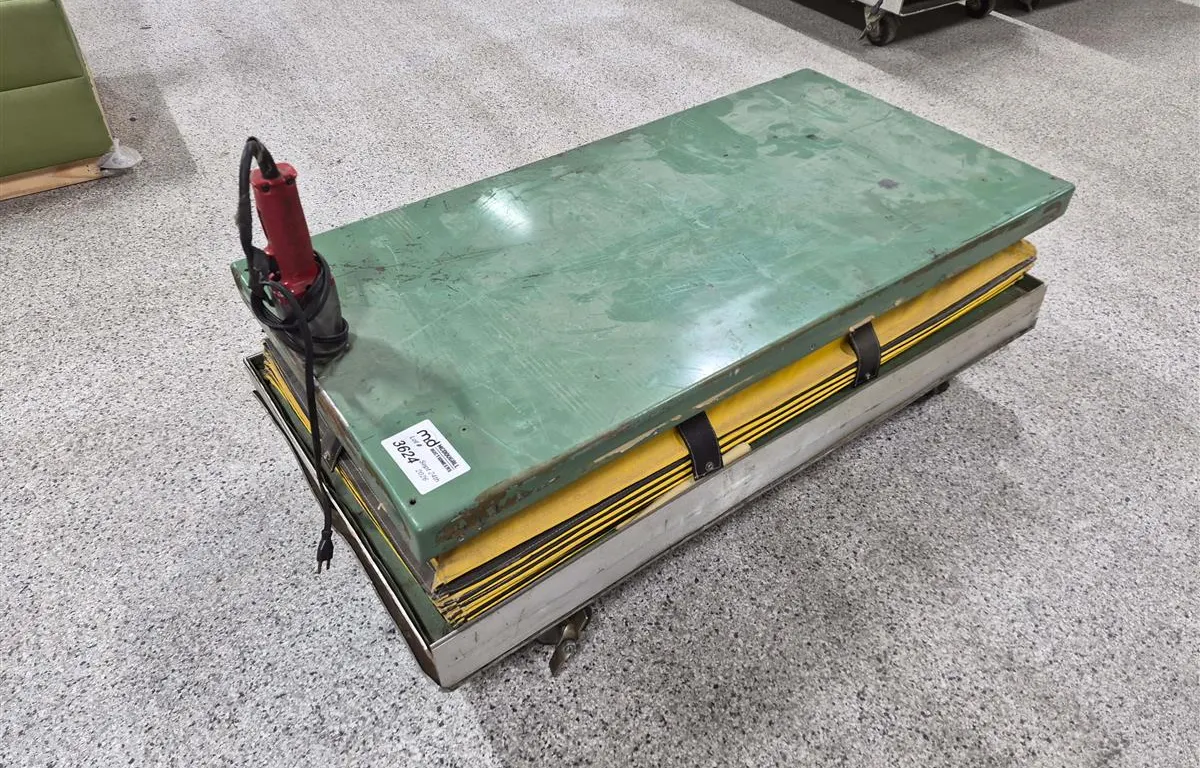 American M-1070 Scissor Lift Table
UNRESERVED