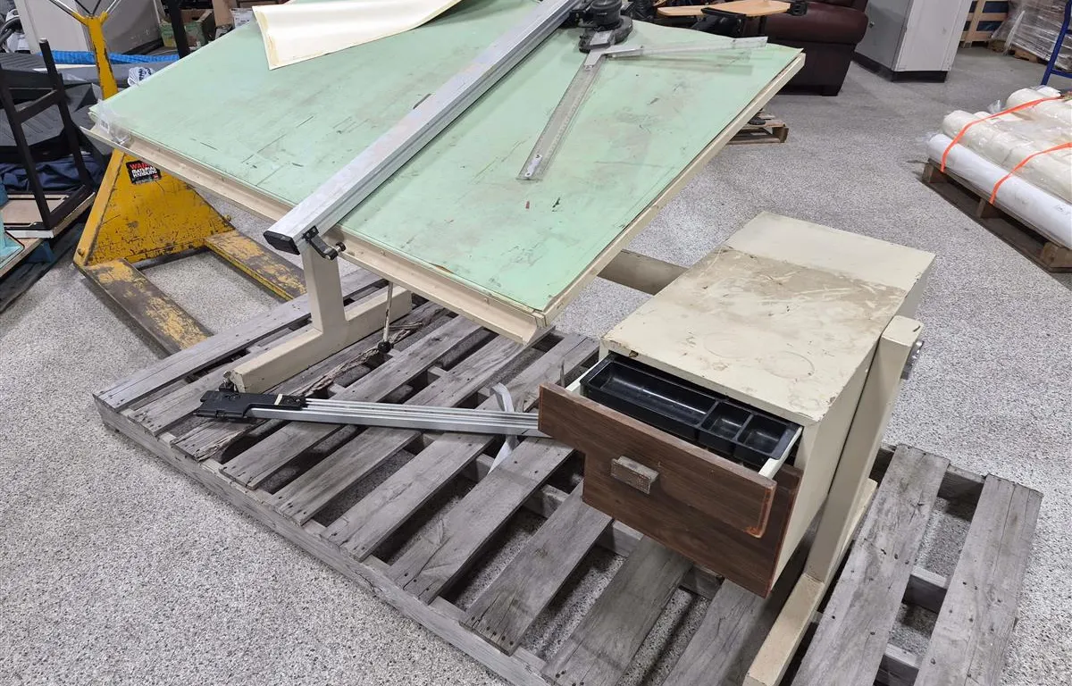 Adjustable Drafting Table w/ Parallel Rule
UNRESERVED