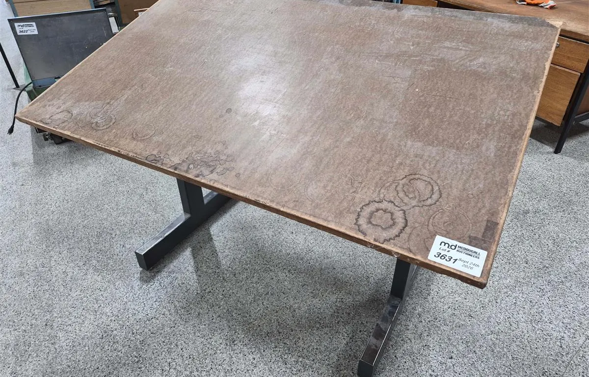 Adjustable Height Drafting Table
UNRESERVED