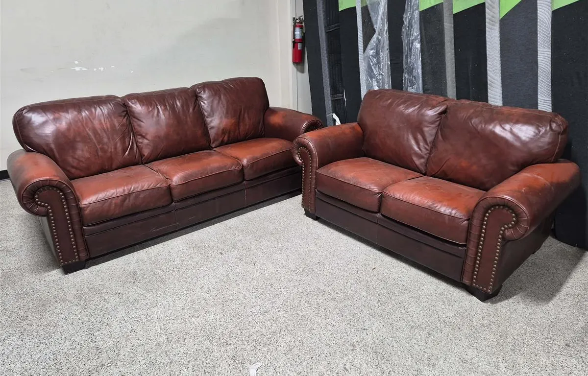 Brown Leather Sofa & Loveseat Set
UNRESERVED