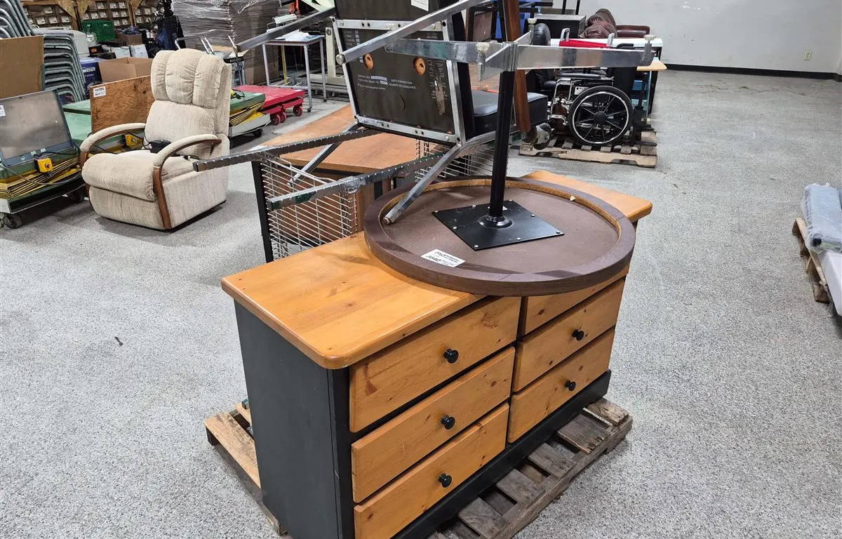 Dresser, Round Table, Chair & Rolling Cart
UNRESERVED
