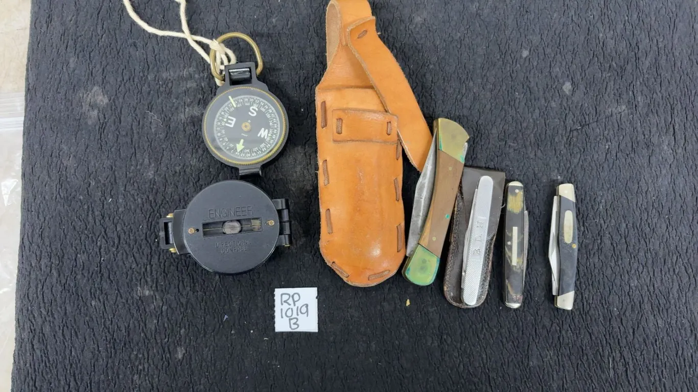 4 Vintage Pocket Knives with 2 Compasses