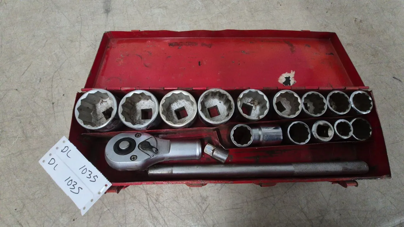 3/4” Socket Set in Red Metal Case with Ratchet, Extension Bar, and Sockets