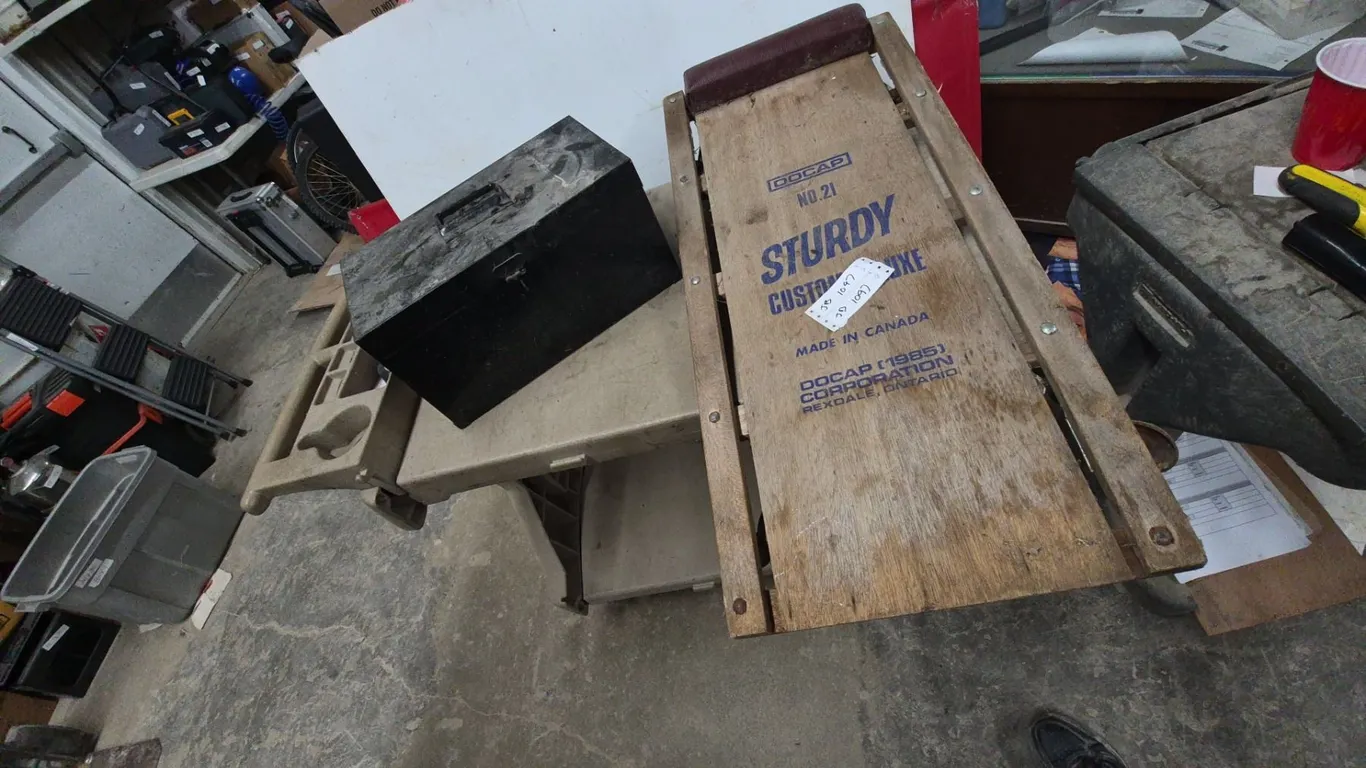 Docap No. 21 Sturdy Custom Deluxe Creeper and Black Metal Tool Box
