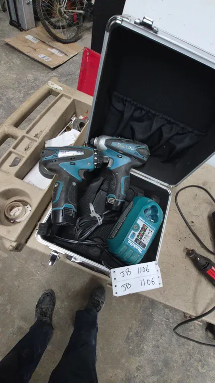 2 Makita 18V LXT Impact Driver Kits with Charger and Case