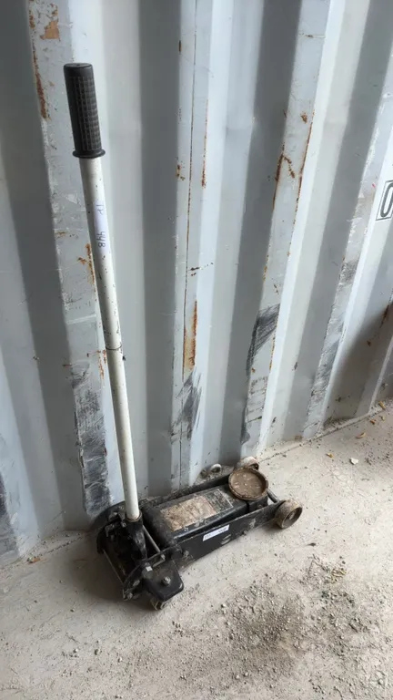 Omega 2-Ton Hydraulic Service Jack