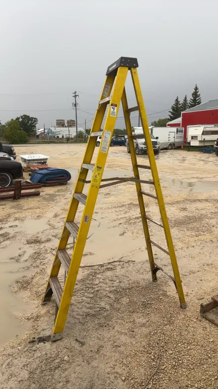 7-1/2ft Maximum Fiberglass A-Frame Ladder