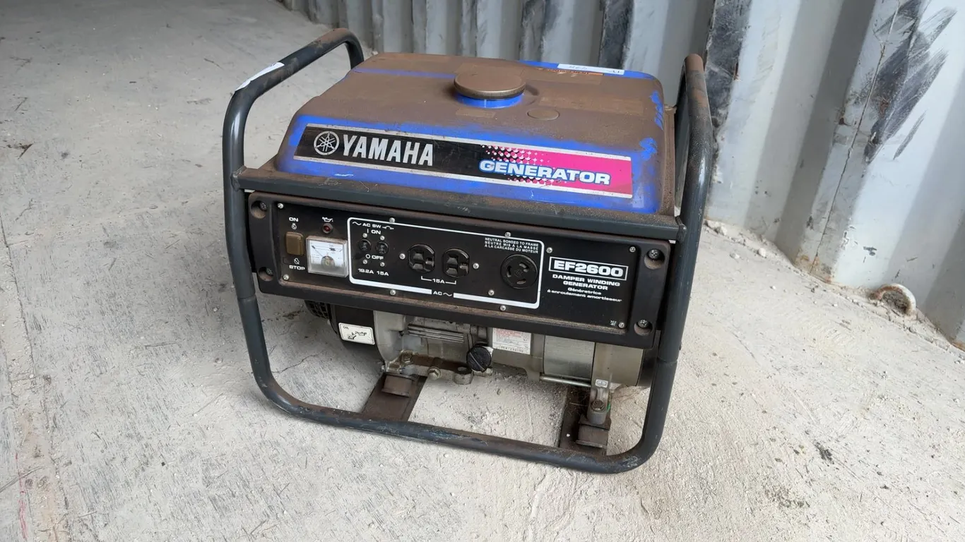 Yamaha EF2600 Damper Winding Generator, 19.2A 15A AC Outlets, Fuel Gauge