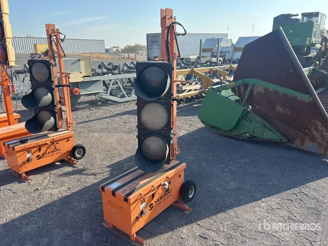 Ver-Mac Traffic Light