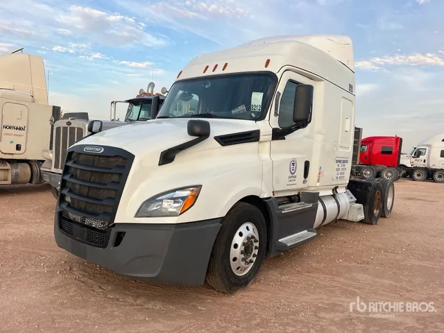 2020 Freightliner Cascadia 126 6x4 T/A Sleeper Truck Tractor