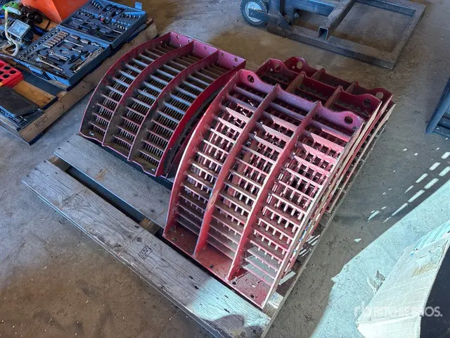 Quantity of (6) Combine Concave