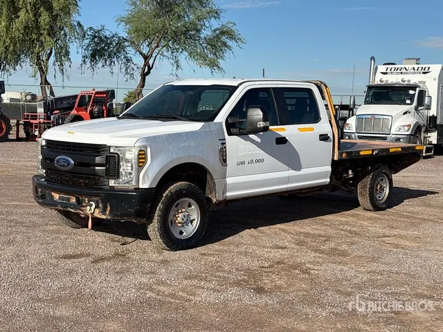 2019 Ford F-250 XL 4x4 Crew Cab Flatbed Truck