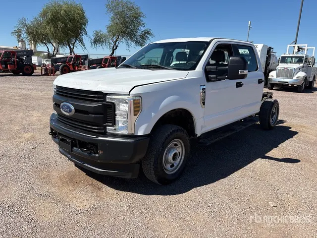 2018 Ford F-250 XL 4x4 Crew Cab Cab and Chassis