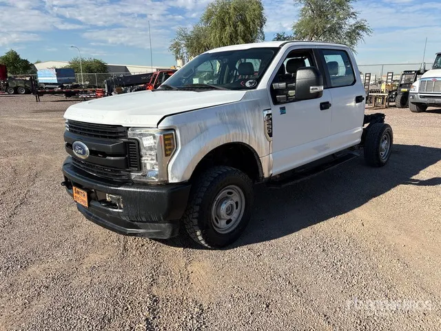 2018 Ford F-250 XL 4x4 Crew Cab Cab and Chassis