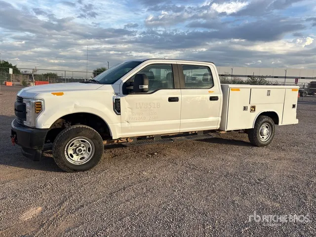 2019 Ford F-250 XL 4x4 Crew Cab Utility Truck
