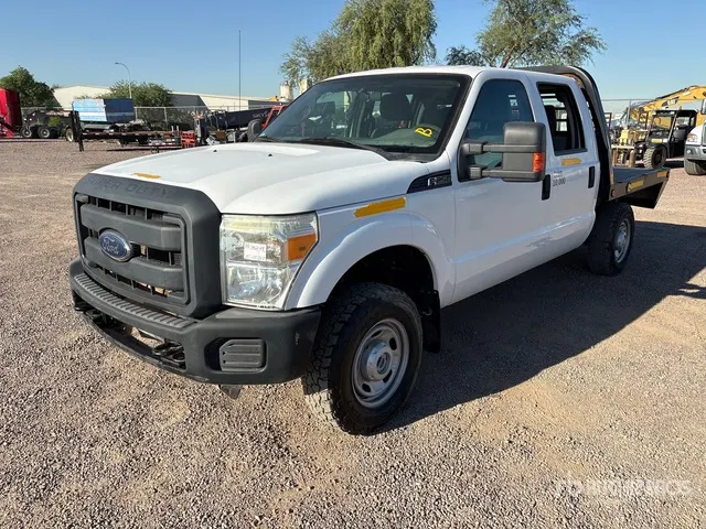2013 Ford F-250 XL 4x4 Crew Cab Flatbed Truck