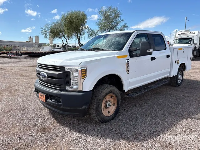 2018 Ford F-250 XL 4x4 Crew Cab Utility Truck