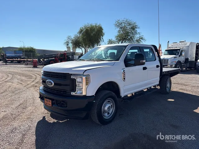 2018 Ford F-250 XL 4x4 Crew Cab Flatbed Truck