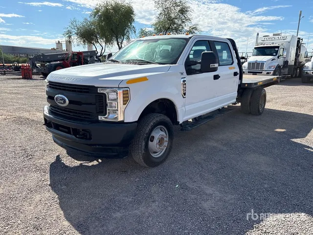 2019 Ford F-350 XL 4x4 Crew Cab Flatbed Truck