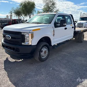 2019 Ford F-350 4x4 Crew Cab Flatbed Truck