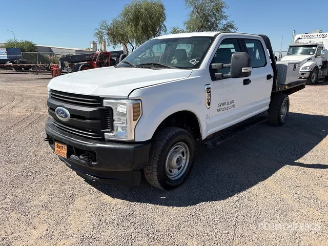 2018 Ford F-250 XL 4x4 Crew Cab Flatbed Truck