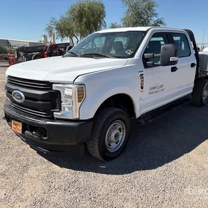 2018 Ford F-250 4x4 Crew Cab Flatbed Truck