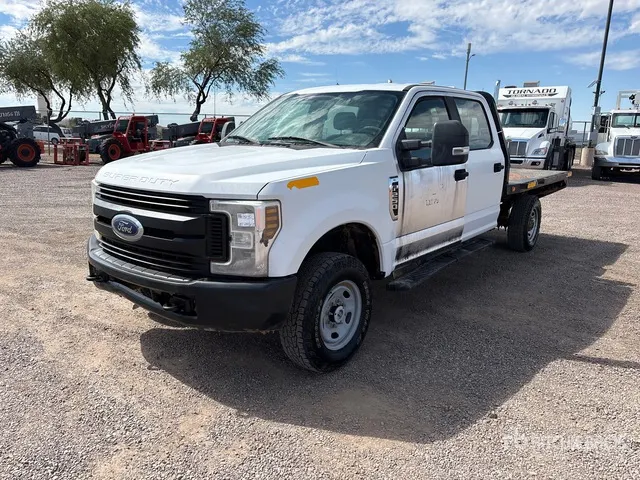 2019 Ford F-250 XL 4x4 Crew Cab Flatbed Truck