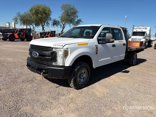 2019 Ford F-250 XL 4x4 Crew Cab Flatbed Truck