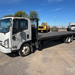 2016 Isuzu NRR 4x2 Flatbed Truck