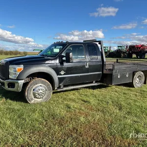 Ford F-550 4x4 Flatbed Truck
