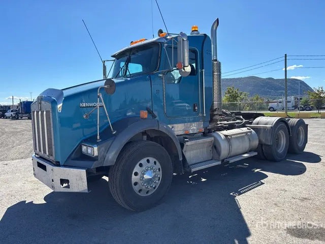 2006 Kenworth T800 6x4 T/A Day Cab Truck Tractor
