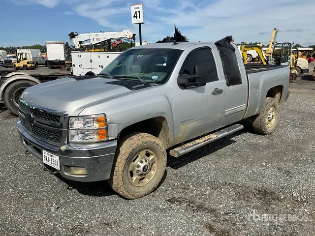 2011 Chevrolet Silverado 2500HD 4x2 Extended Cab Pickup