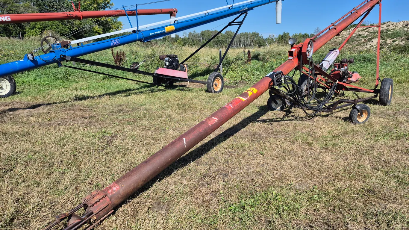 SAKUNDIAK 7-41 AUGER W/ MOVER