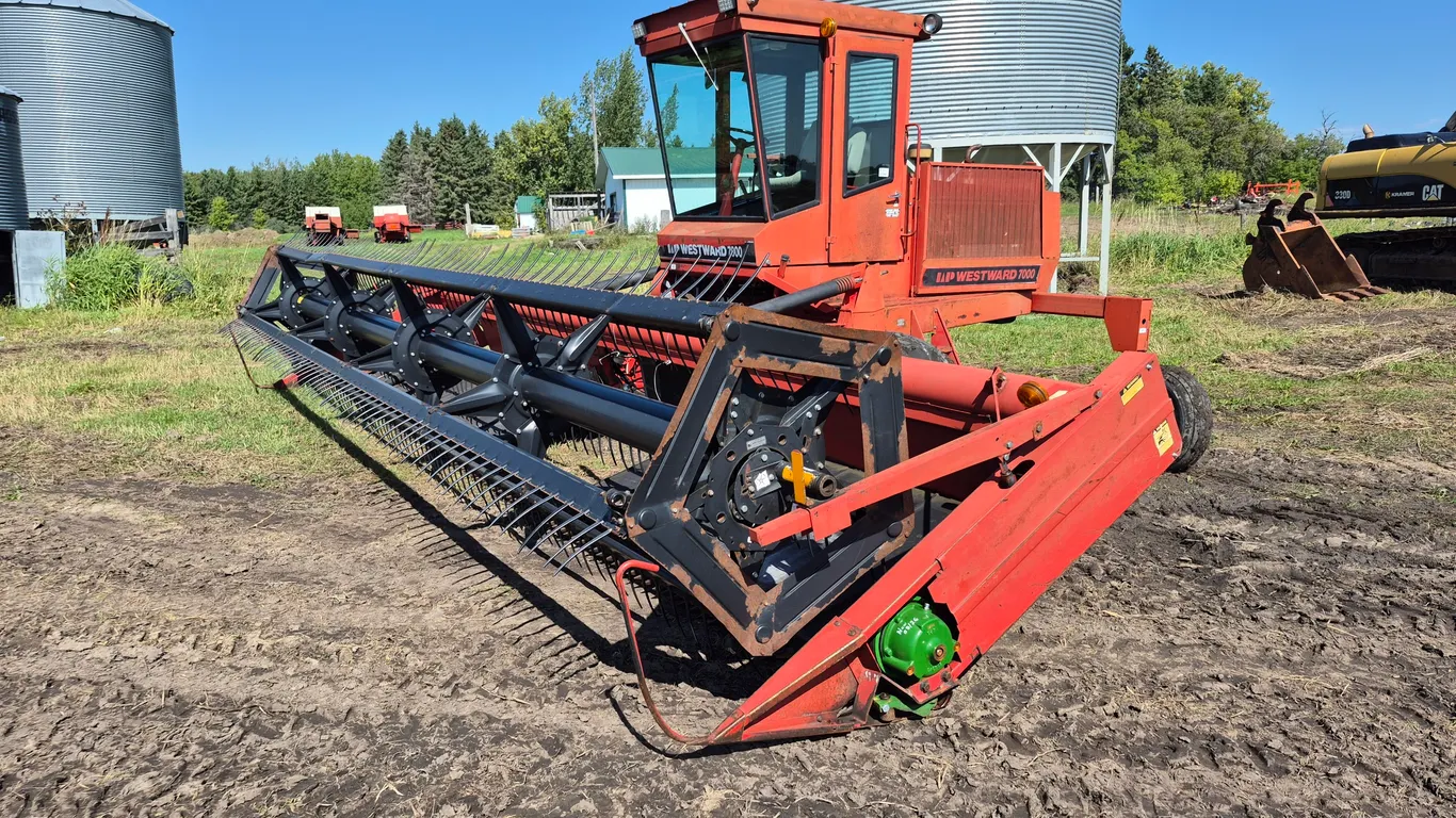 1991 WESTWARD 7000 SELF-PROPELLED SWATHER