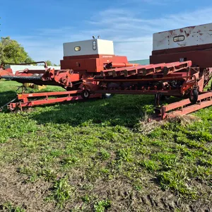 2- INTERNATIONAL HARVESTER 914 PULL-TYPE COMBINES - FOR PARTS