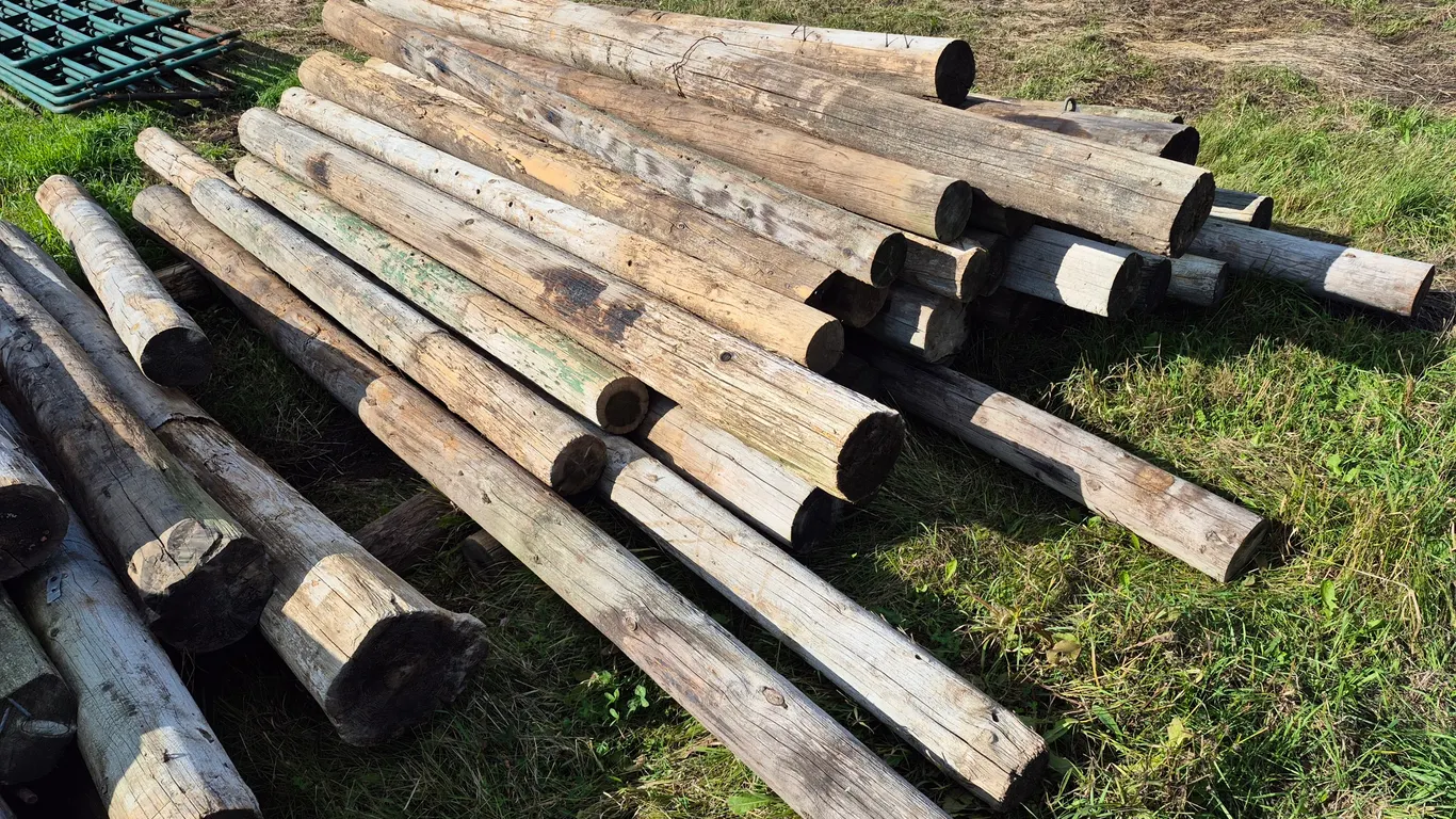 TIES & POLES FENCE POSTS