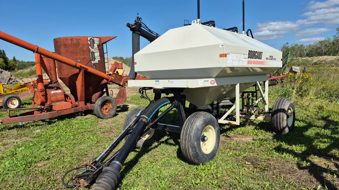 BOURGAULT 2130 AIR CART