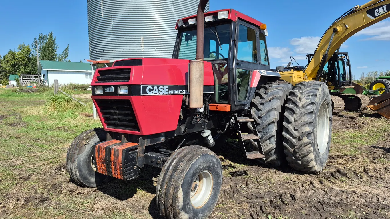 1986 CASE IH 2394 2WD TRACTOR