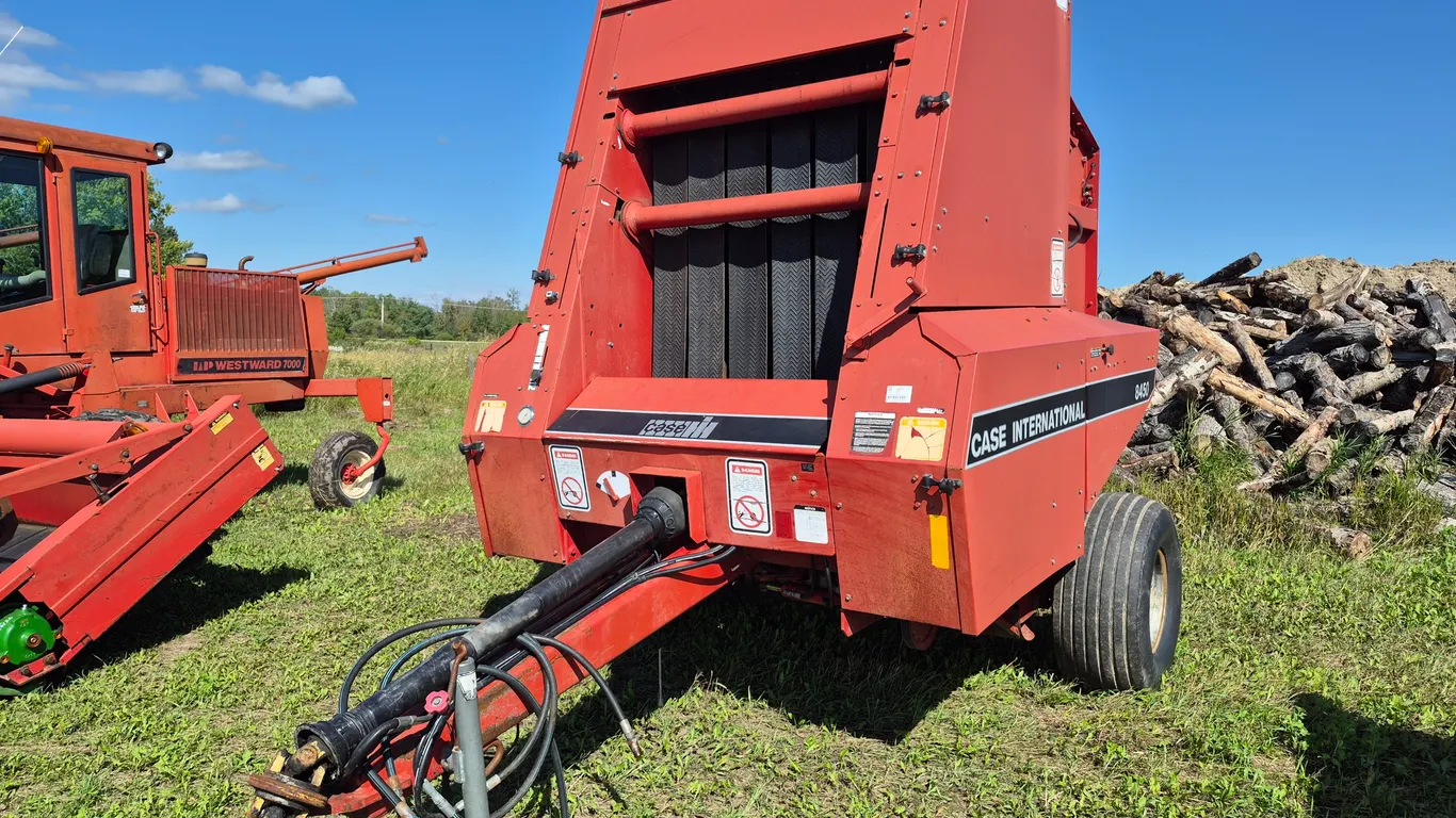 CASE IH 8450 ROUND BALER