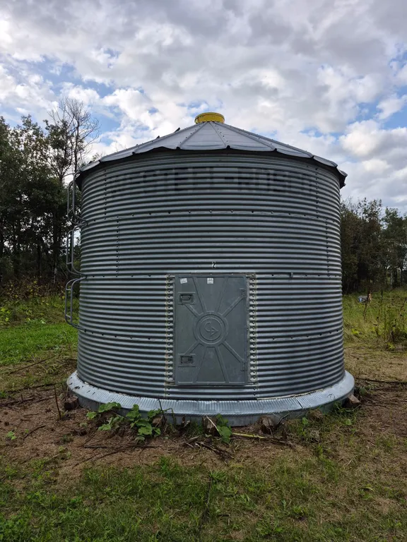 WESTEEL FLAT BOTTOM WOOD FLOOR BIN 1250BU