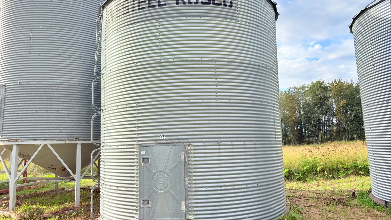 FLAT BOTTOM WOOD FLOOR BIN 2000BU