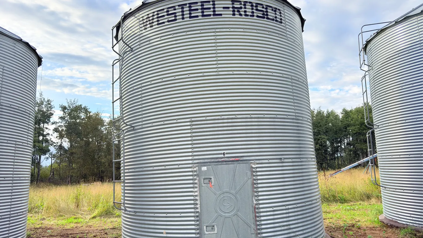 FLAT BOTTOM WOOD FLOOR BIN 2000BU