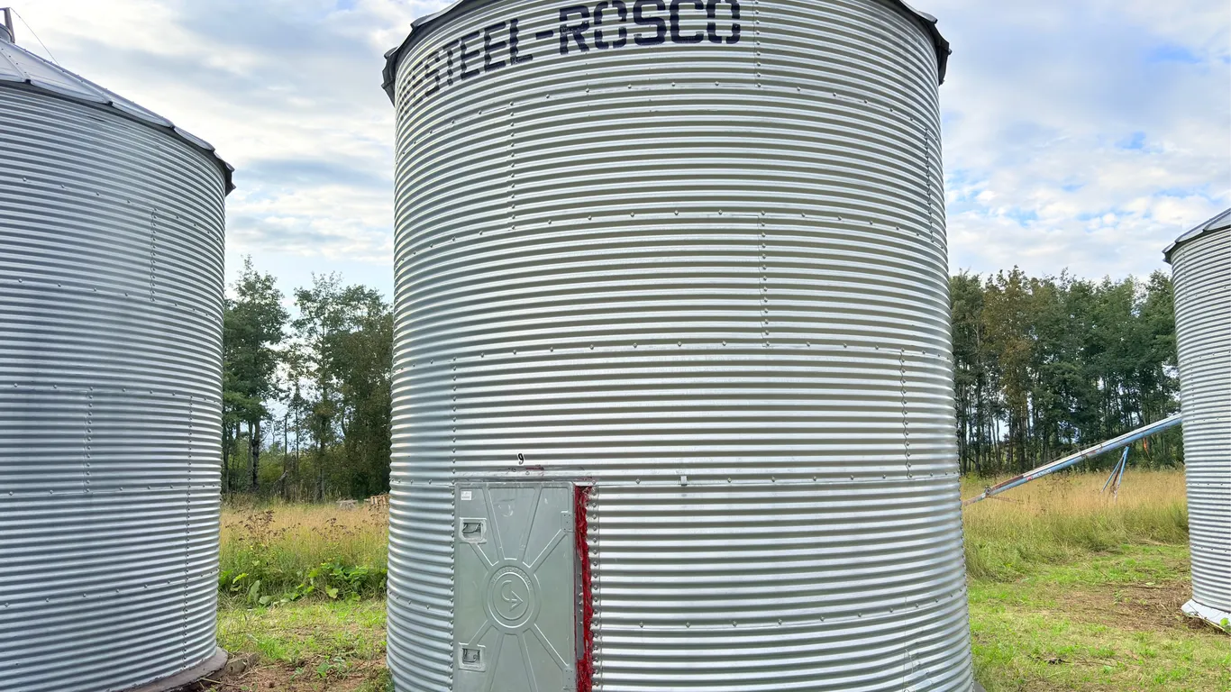 FLAT BOTTOM WOOD FLOOR BIN 2000BU