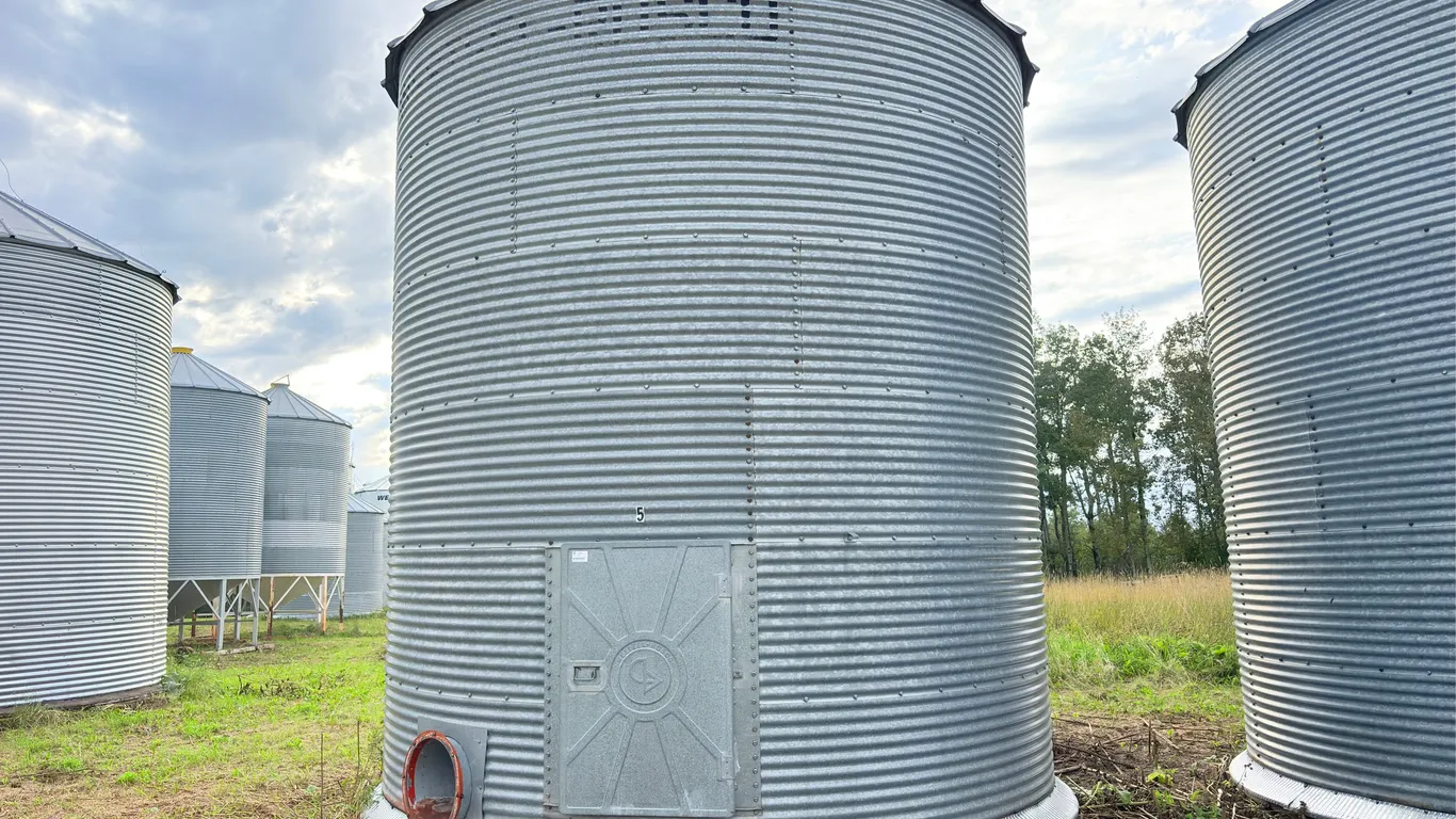 FLAT BOTTOM WOOD FLOOR BIN 2000BU