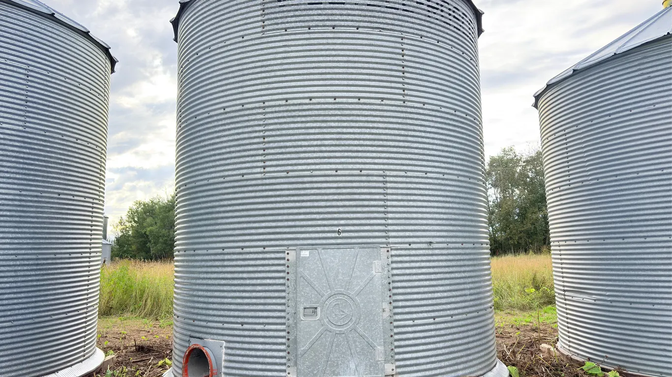 FLAT BOTTOM WOOD FLOOR BIN 2000BU